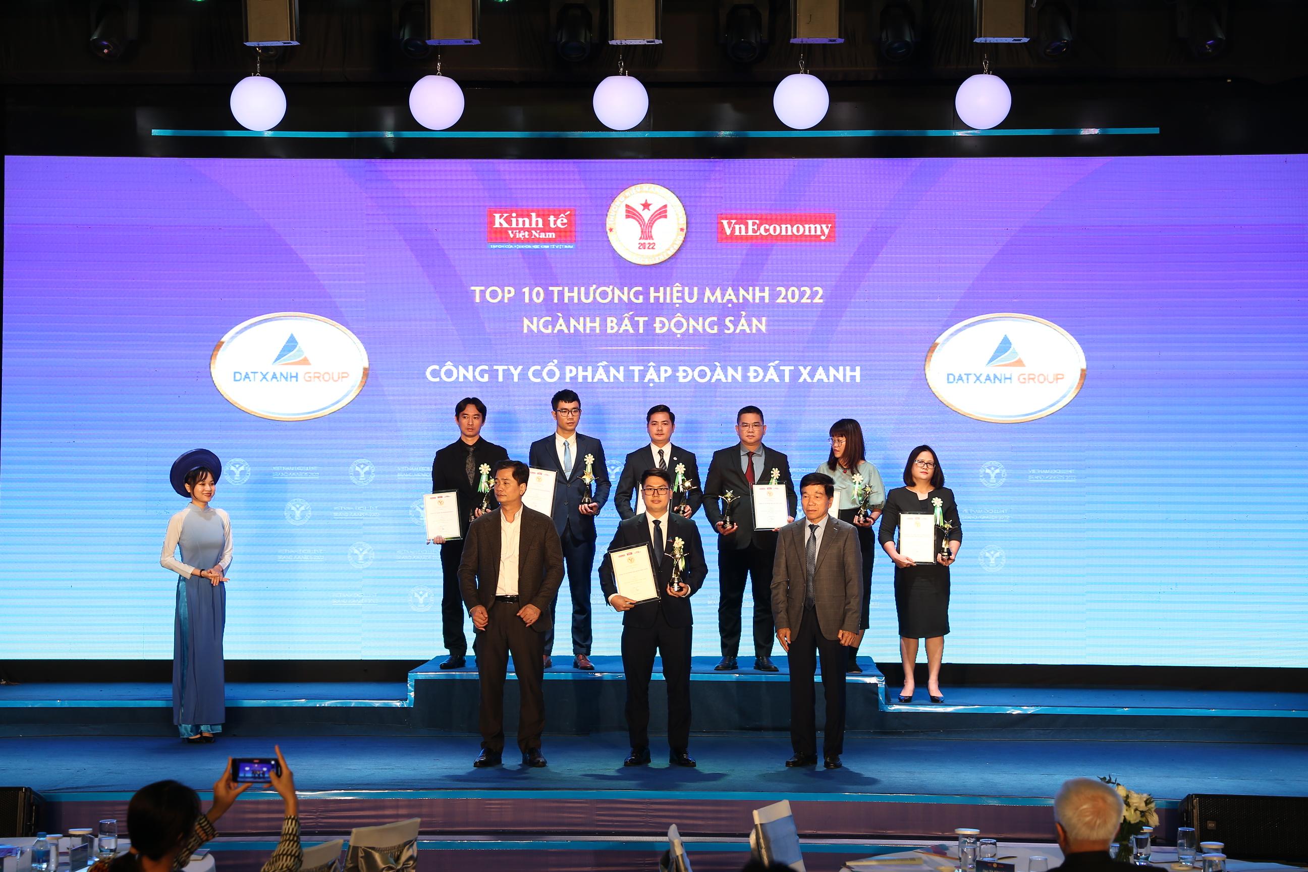 Top 10 Thương hiệu Bất động sản và Xây dựng vinh danh Tập đoàn Đất Xanh