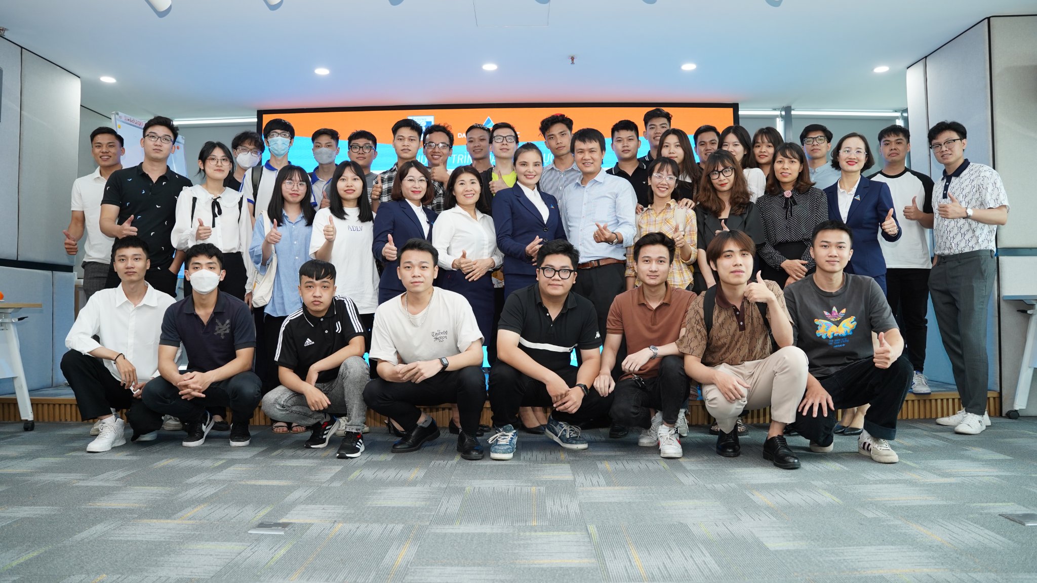 Đất Xanh Miền Bắc - sinh viên trường đại học xây dựng: kết nối - sẻ chia - cất cánh