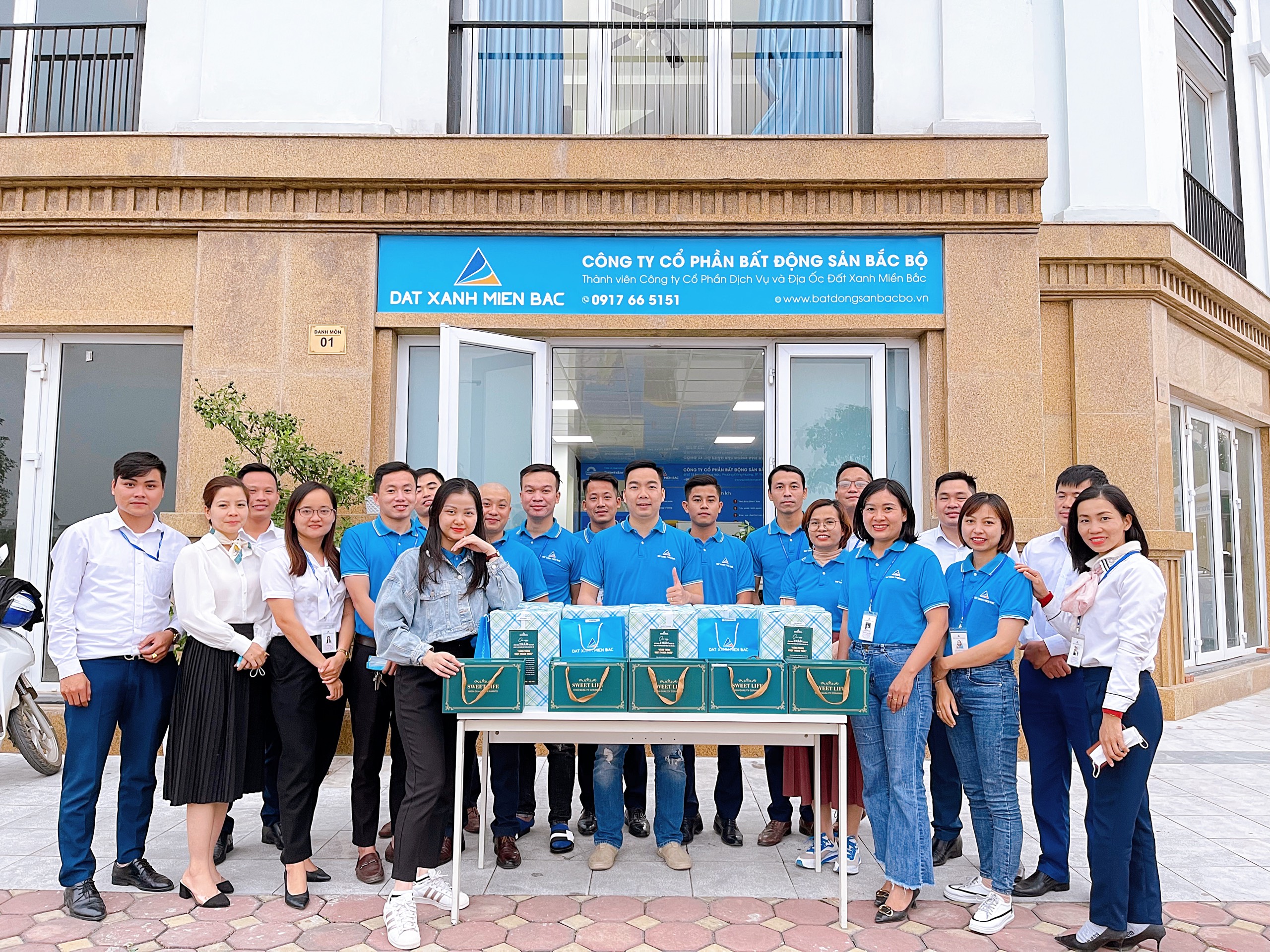 Bất động sản Bắc Bộ tặng quà tri ân CBNV nhân dịp kỷ niệm 2 năm thành lập