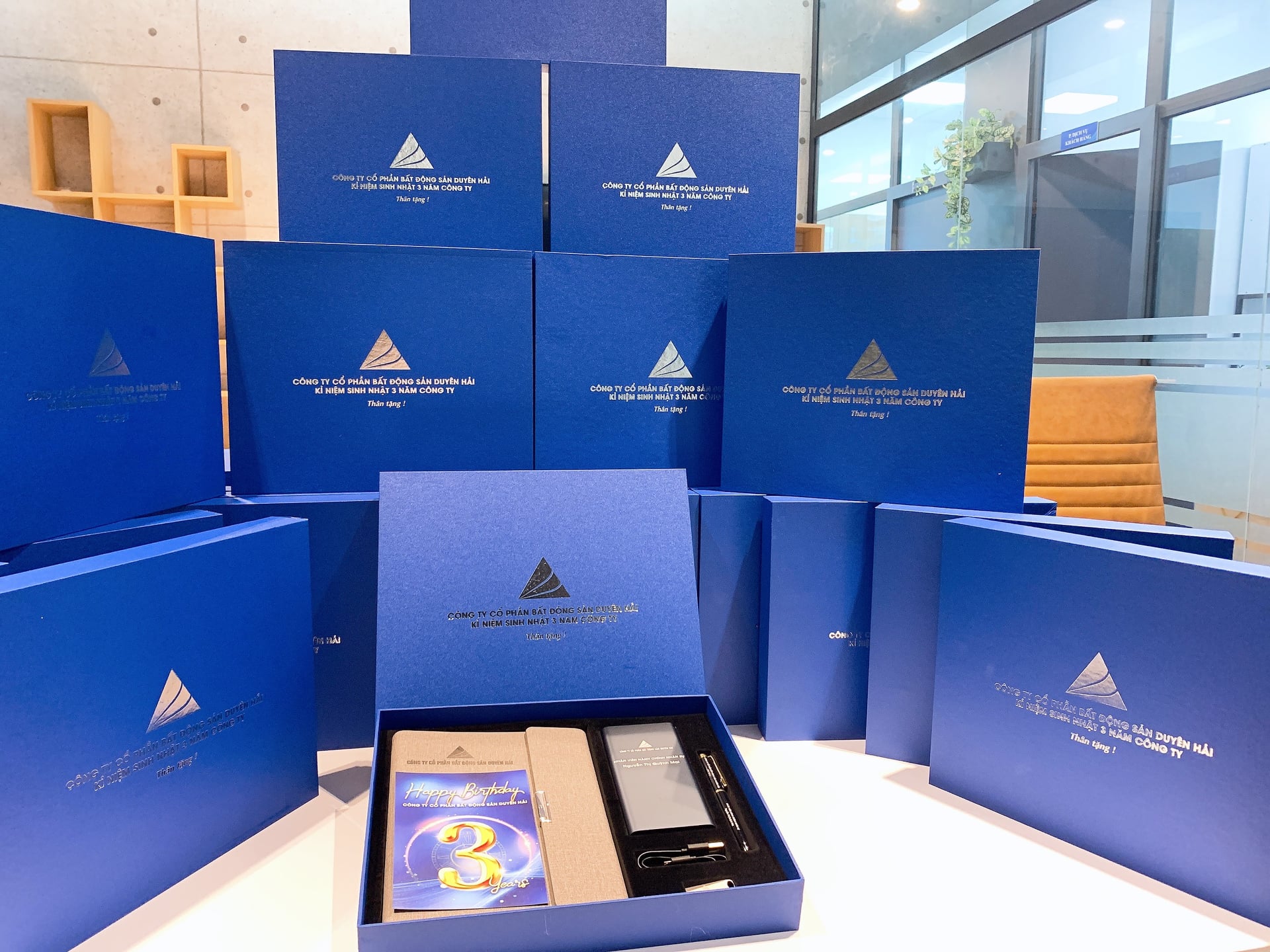 Món quà nhỏ trao tặng CBNV nhân dịp kỷ niệm 3 năm thành lập BĐS Duyên Hải