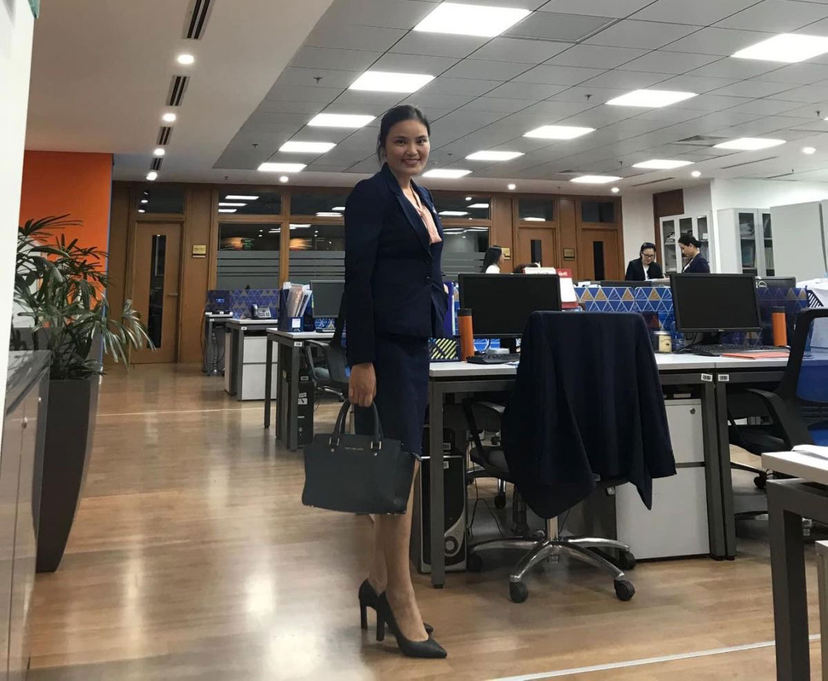 Lộ diện Nữ Đại Tướng - Uyên Nguyễn