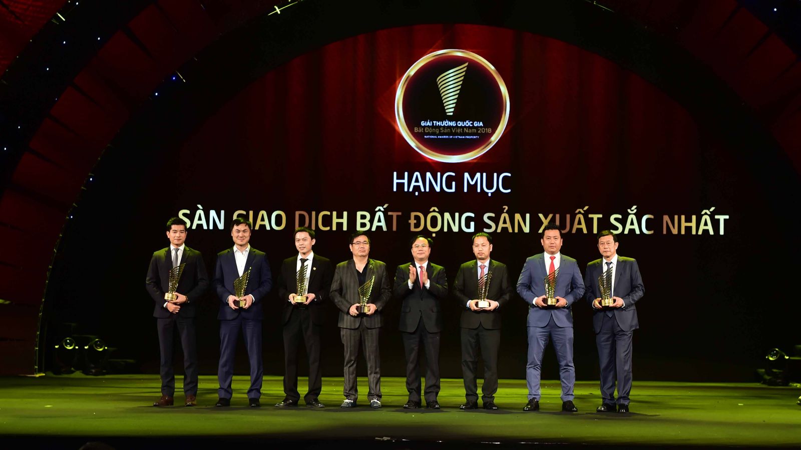 ĐXMB vinh dự nhận bằng khen từ Hiệp hội môi giới BĐS Việt Nam