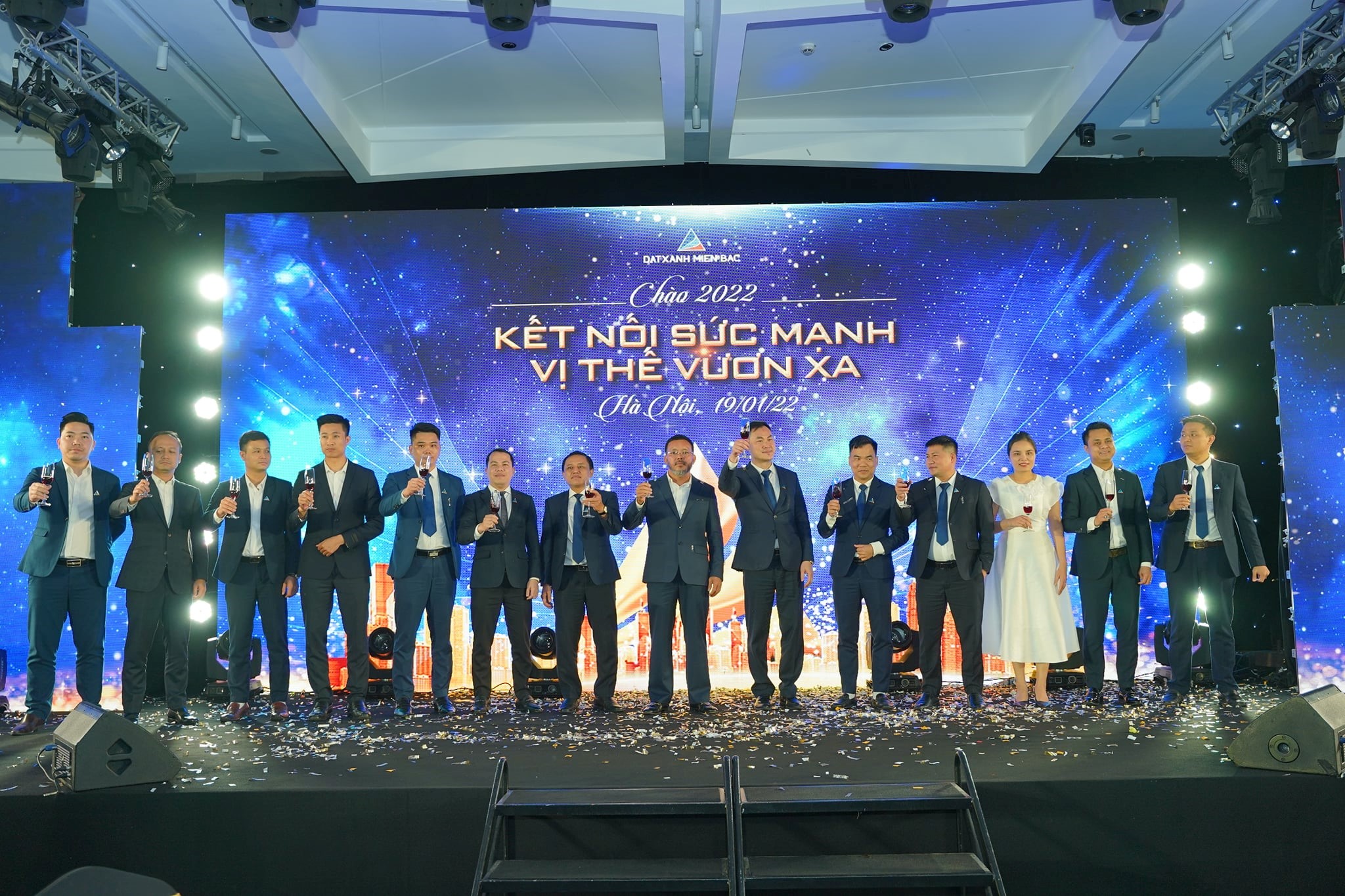 LẮNG ĐỌNG CẢM XÚC VÀ RỰC RỠ SẮC XUÂN TẠI ĐÊM TIỆC TỔNG KẾT 2021 VÀ CHÀO NĂM MỚI 2022